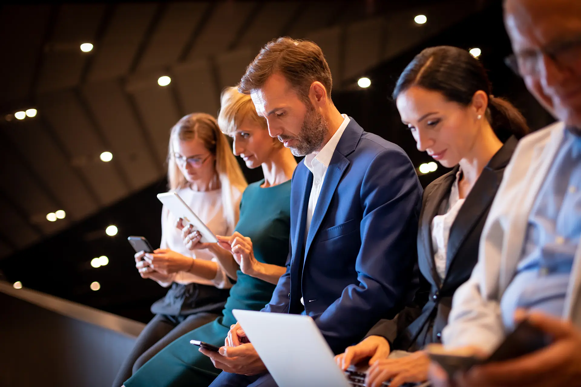 Trabajadores en un congreso